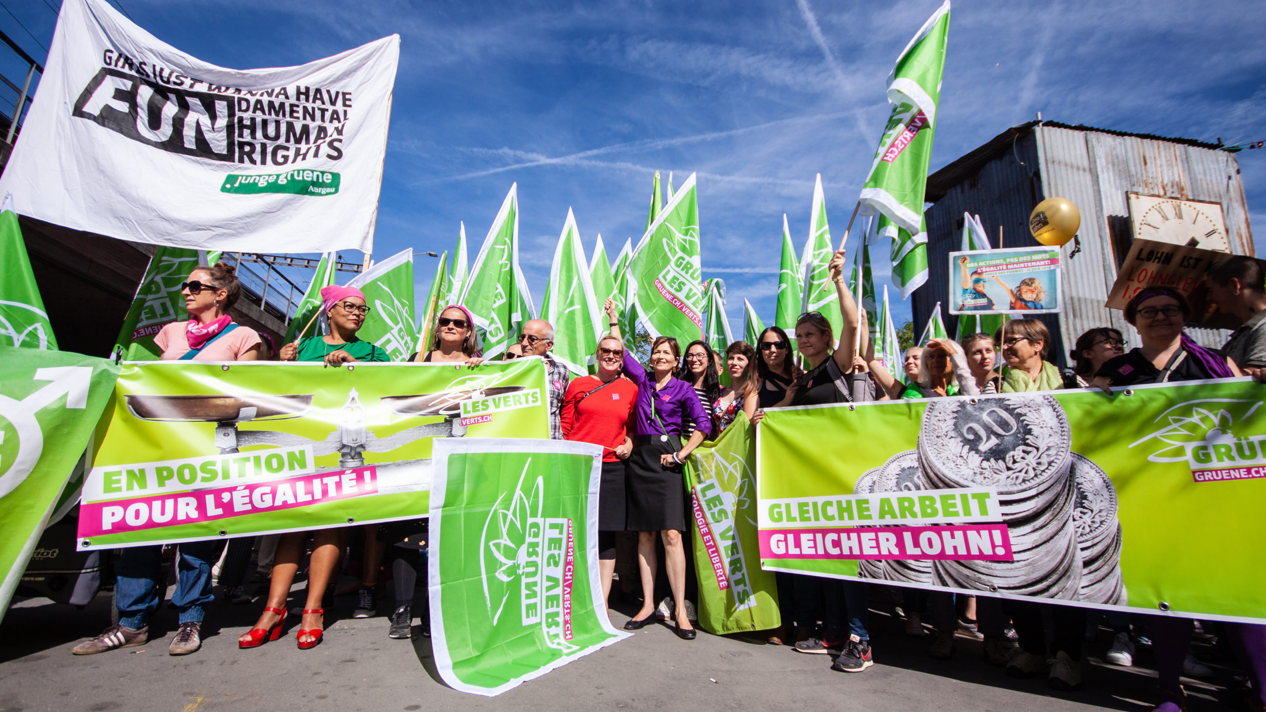 GRÜNE demonstrieren für die Gleichstellung