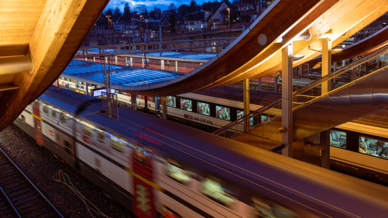 Züge im Bahnhof